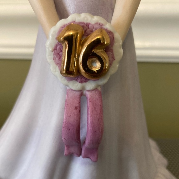 Enesco SWEET 16 GROWING UP BIRTHDAY GIRLS DOLL - Picture 6 of 8